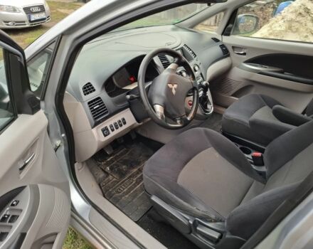 Сірий Міцубісі Грандіс, об'ємом двигуна 2 л та пробігом 237 тис. км за 3500 $, фото 5 на Automoto.ua