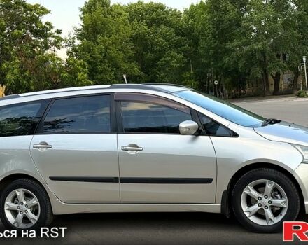 Серый Мицубиси Грандис, объемом двигателя 2.4 л и пробегом 93 тыс. км за 8800 $, фото 1 на Automoto.ua