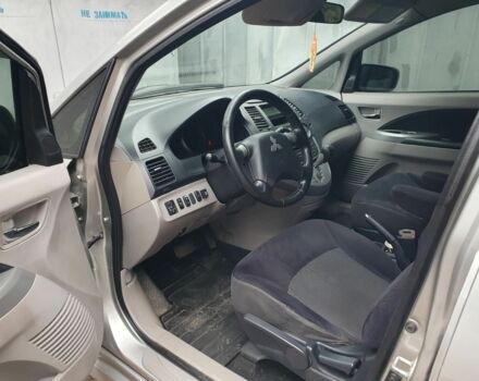 Серый Мицубиси Грандис, объемом двигателя 2.4 л и пробегом 220 тыс. км за 6000 $, фото 3 на Automoto.ua