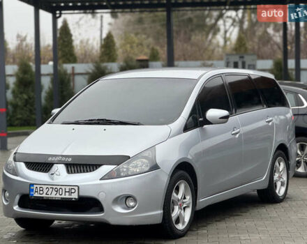 Серый Мицубиси Грандис, объемом двигателя 2.38 л и пробегом 260 тыс. км за 5900 $, фото 1 на Automoto.ua