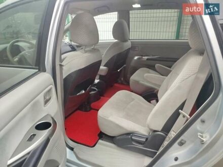 Серый Мицубиси Грандис, объемом двигателя 2.4 л и пробегом 289 тыс. км за 6000 $, фото 1 на Automoto.ua