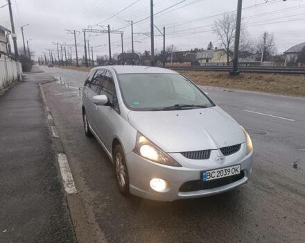 Сірий Міцубісі Грандіс, об'ємом двигуна 2 л та пробігом 320 тис. км за 4700 $, фото 1 на Automoto.ua