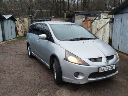 Серый Мицубиси Грандис, объемом двигателя 2.4 л и пробегом 375 тыс. км за 3299 $, фото 1 на Automoto.ua