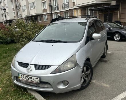 Серый Мицубиси Грандис, объемом двигателя 2.4 л и пробегом 250 тыс. км за 4800 $, фото 1 на Automoto.ua