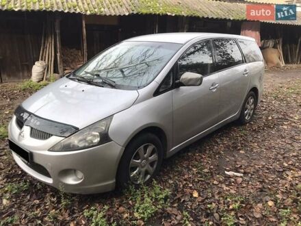 Серый Мицубиси Грандис, объемом двигателя 2.4 л и пробегом 250 тыс. км за 5999 $, фото 1 на Automoto.ua