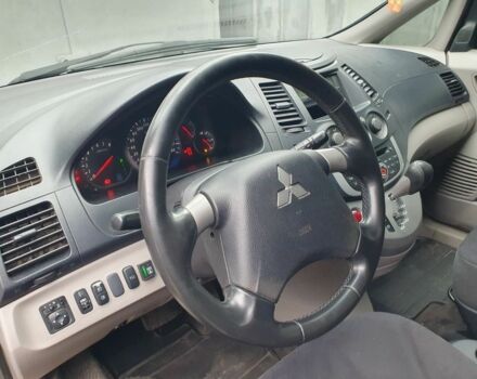 Серый Мицубиси Грандис, объемом двигателя 2.4 л и пробегом 220 тыс. км за 6000 $, фото 1 на Automoto.ua