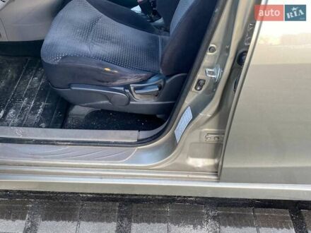 Серый Мицубиси Грандис, объемом двигателя 2.4 л и пробегом 309 тыс. км за 6000 $, фото 1 на Automoto.ua