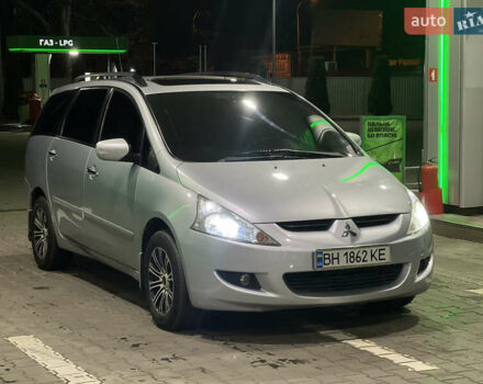 Серый Мицубиси Грандис, объемом двигателя 2.4 л и пробегом 280 тыс. км за 6500 $, фото 1 на Automoto.ua