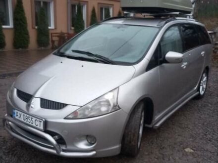 Серый Мицубиси Грандис, объемом двигателя 2.4 л и пробегом 430 тыс. км за 5700 $, фото 1 на Automoto.ua