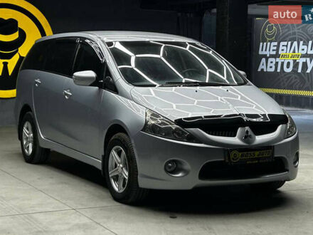 Серый Мицубиси Грандис, объемом двигателя 2.38 л и пробегом 274 тыс. км за 8300 $, фото 1 на Automoto.ua