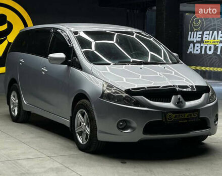 Серый Мицубиси Грандис, объемом двигателя 2.38 л и пробегом 274 тыс. км за 8300 $, фото 1 на Automoto.ua