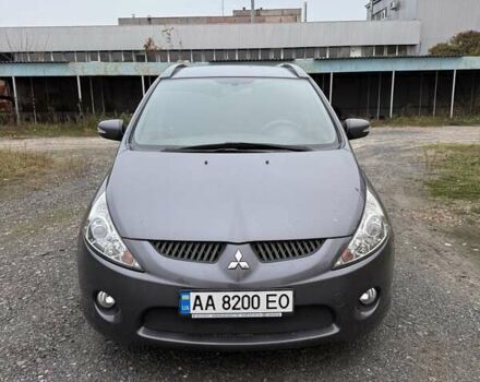 Серый Мицубиси Грандис, объемом двигателя 2.4 л и пробегом 196 тыс. км за 7200 $, фото 1 на Automoto.ua