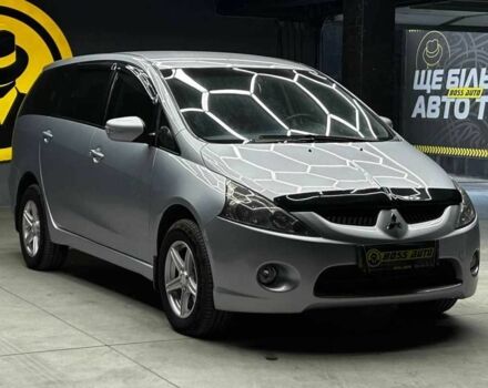 Серый Мицубиси Грандис, объемом двигателя 2.4 л и пробегом 274 тыс. км за 8300 $, фото 1 на Automoto.ua
