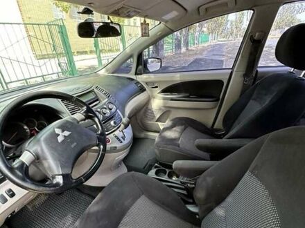 Серый Мицубиси Грандис, объемом двигателя 2.4 л и пробегом 415 тыс. км за 4800 $, фото 1 на Automoto.ua