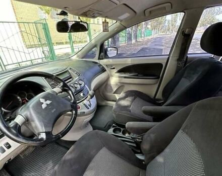 Серый Мицубиси Грандис, объемом двигателя 2.4 л и пробегом 415 тыс. км за 4800 $, фото 1 на Automoto.ua