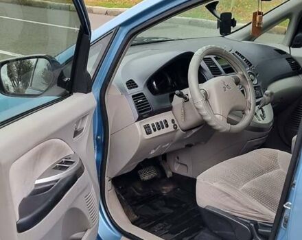 Синий Мицубиси Грандис, объемом двигателя 2.4 л и пробегом 307 тыс. км за 5700 $, фото 7 на Automoto.ua