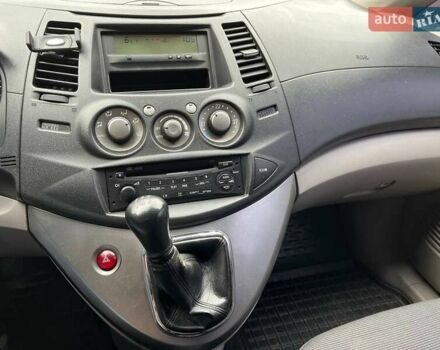 Синий Мицубиси Грандис, объемом двигателя 2.4 л и пробегом 266 тыс. км за 5200 $, фото 3 на Automoto.ua