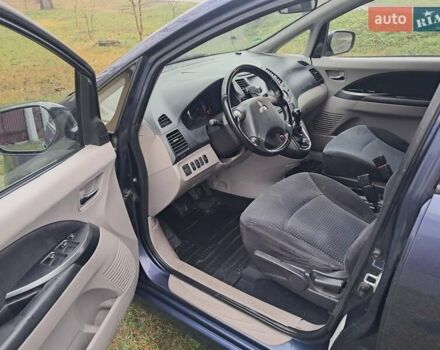 Синій Міцубісі Грандіс, об'ємом двигуна 2 л та пробігом 291 тис. км за 5400 $, фото 5 на Automoto.ua