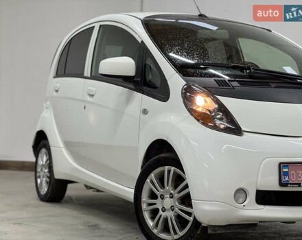 Белый Мицубиси И-Миев, объемом двигателя 0 л и пробегом 120 тыс. км за 3500 $, фото 4 на Automoto.ua