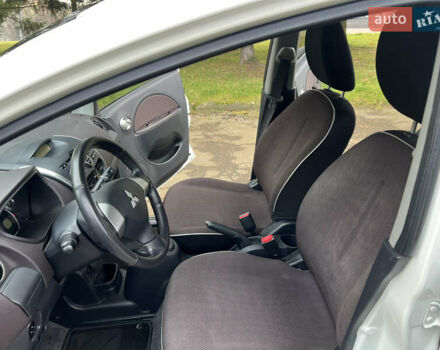 Белый Мицубиси И-Миев, объемом двигателя 0 л и пробегом 59 тыс. км за 4750 $, фото 25 на Automoto.ua