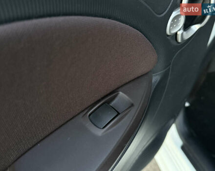 Белый Мицубиси И-Миев, объемом двигателя 0 л и пробегом 57 тыс. км за 4750 $, фото 43 на Automoto.ua