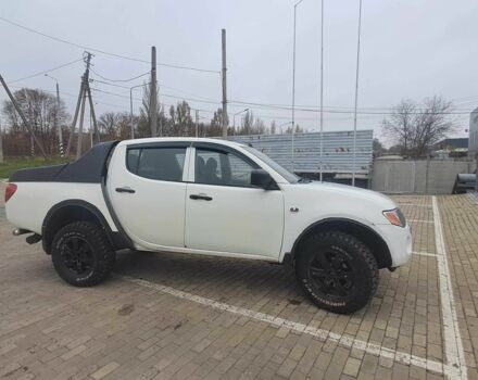 Белый Мицубиси Л 200, объемом двигателя 2.5 л и пробегом 178 тыс. км за 5000 $, фото 4 на Automoto.ua