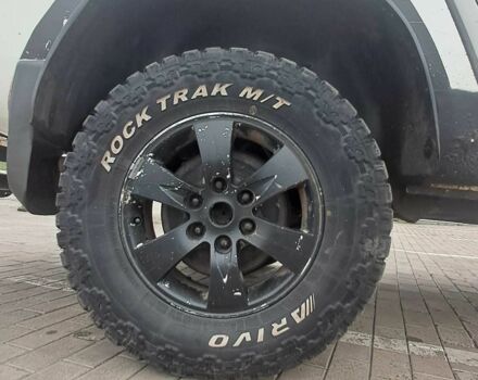 Белый Мицубиси Л 200, объемом двигателя 2.5 л и пробегом 178 тыс. км за 5000 $, фото 2 на Automoto.ua