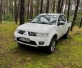 Білий Міцубісі Л 200, об'ємом двигуна 2.5 л та пробігом 257 тис. км за 4250 $, фото 1 на Automoto.ua
