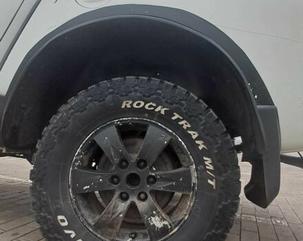 Белый Мицубиси Л 200, объемом двигателя 2.5 л и пробегом 178 тыс. км за 5000 $, фото 3 на Automoto.ua