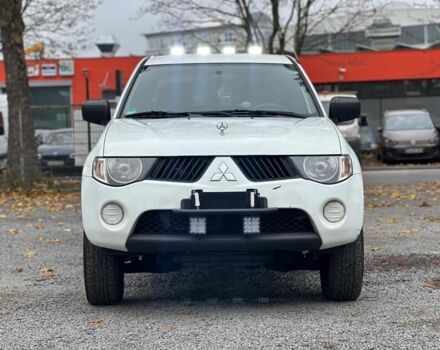 Белый Мицубиси Л 200, объемом двигателя 2.5 л и пробегом 234 тыс. км за 2705 $, фото 1 на Automoto.ua