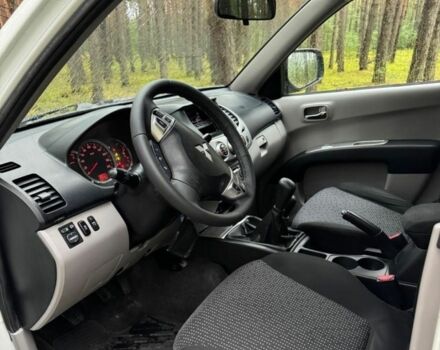 Белый Мицубиси Л 200, объемом двигателя 2.5 л и пробегом 267 тыс. км за 4000 $, фото 7 на Automoto.ua