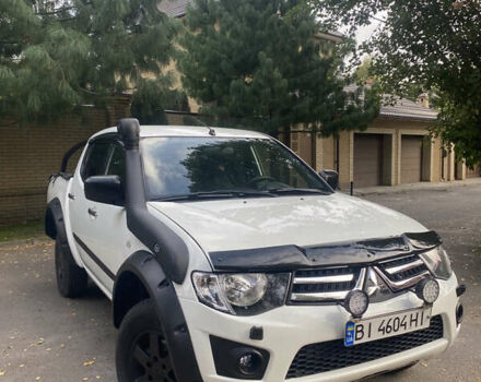 Белый Мицубиси Л 200, объемом двигателя 2.48 л и пробегом 169 тыс. км за 15000 $, фото 1 на Automoto.ua