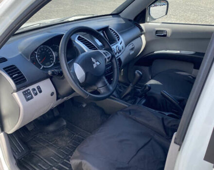 Белый Мицубиси Л 200, объемом двигателя 2.48 л и пробегом 169 тыс. км за 15000 $, фото 7 на Automoto.ua