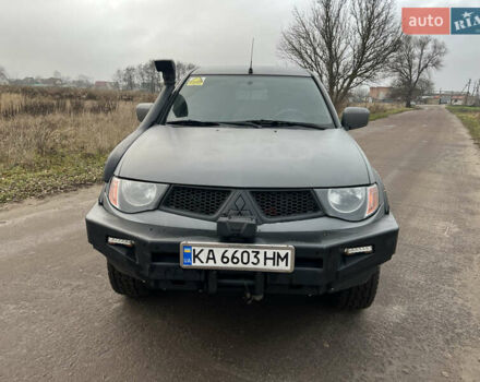 Білий Міцубісі Л 200, об'ємом двигуна 2.48 л та пробігом 324 тис. км за 13000 $, фото 1 на Automoto.ua
