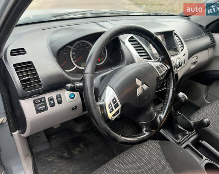Білий Міцубісі Л 200, об'ємом двигуна 2.48 л та пробігом 324 тис. км за 13000 $, фото 14 на Automoto.ua