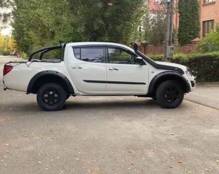 Белый Мицубиси Л 200, объемом двигателя 2.5 л и пробегом 169 тыс. км за 17000 $, фото 4 на Automoto.ua