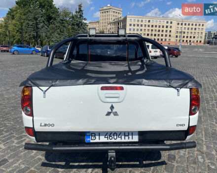 Белый Мицубиси Л 200, объемом двигателя 2.48 л и пробегом 169 тыс. км за 15000 $, фото 12 на Automoto.ua