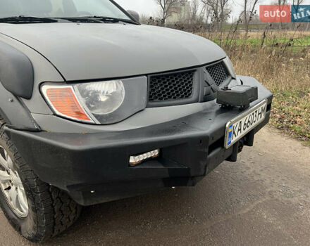 Білий Міцубісі Л 200, об'ємом двигуна 2.48 л та пробігом 324 тис. км за 13000 $, фото 9 на Automoto.ua