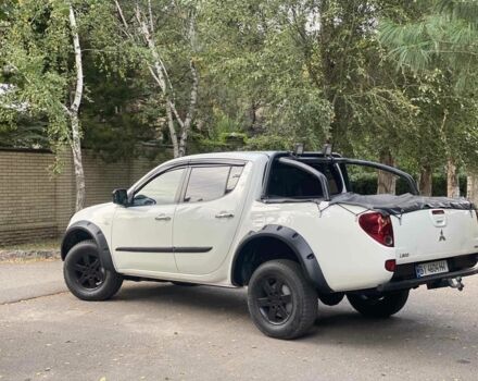 Белый Мицубиси Л 200, объемом двигателя 2.5 л и пробегом 169 тыс. км за 17000 $, фото 2 на Automoto.ua