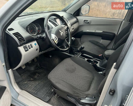 Білий Міцубісі Л 200, об'ємом двигуна 2.48 л та пробігом 324 тис. км за 13000 $, фото 13 на Automoto.ua