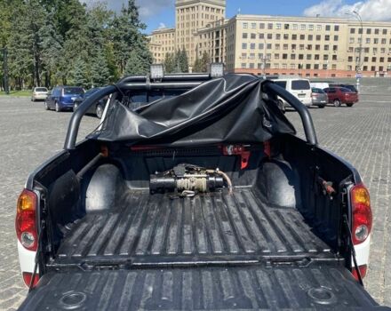 Белый Мицубиси Л 200, объемом двигателя 2.5 л и пробегом 169 тыс. км за 17000 $, фото 9 на Automoto.ua