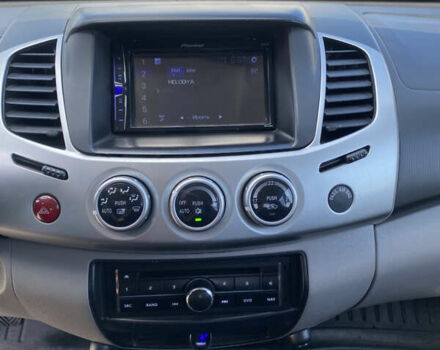 Белый Мицубиси Л 200, объемом двигателя 2.48 л и пробегом 169 тыс. км за 15000 $, фото 6 на Automoto.ua