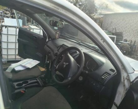 Белый Мицубиси Л 200, объемом двигателя 2.5 л и пробегом 134 тыс. км за 7200 $, фото 4 на Automoto.ua