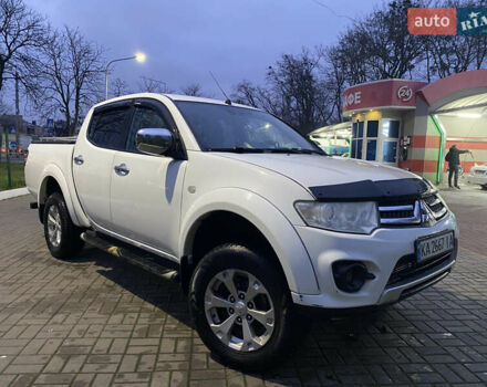 Белый Мицубиси Л 200, объемом двигателя 2.48 л и пробегом 310 тыс. км за 17500 $, фото 2 на Automoto.ua