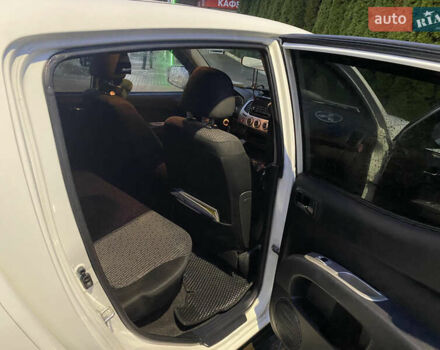 Белый Мицубиси Л 200, объемом двигателя 2.48 л и пробегом 310 тыс. км за 17500 $, фото 3 на Automoto.ua