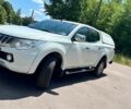 Белый Мицубиси Л 200, объемом двигателя 2.44 л и пробегом 405 тыс. км за 20000 $, фото 1 на Automoto.ua