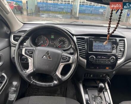 Міцубісі Л 200 2017 у Борисполе на Automoto.ua Білий Міцубісі Л 200, об'ємом двигуна 2.44 л та пробігом 265 тис. км за 22500 $, фото 7 на Automoto.ua