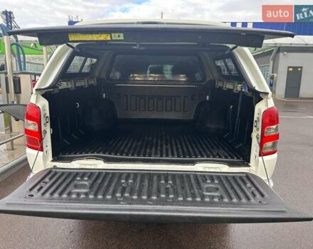 Міцубісі Л 200 2017 у Борисполе на Automoto.ua Білий Міцубісі Л 200, об'ємом двигуна 2.44 л та пробігом 265 тис. км за 22500 $, фото 5 на Automoto.ua