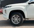 Білий Міцубісі Л 200, об'ємом двигуна 2.4 л та пробігом 195 тис. км за 24890 $, фото 3 на Automoto.ua