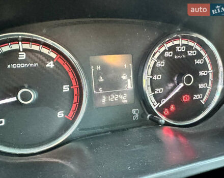 Белый Мицубиси Л 200, объемом двигателя 2.44 л и пробегом 312 тыс. км за 25000 $, фото 11 на Automoto.ua